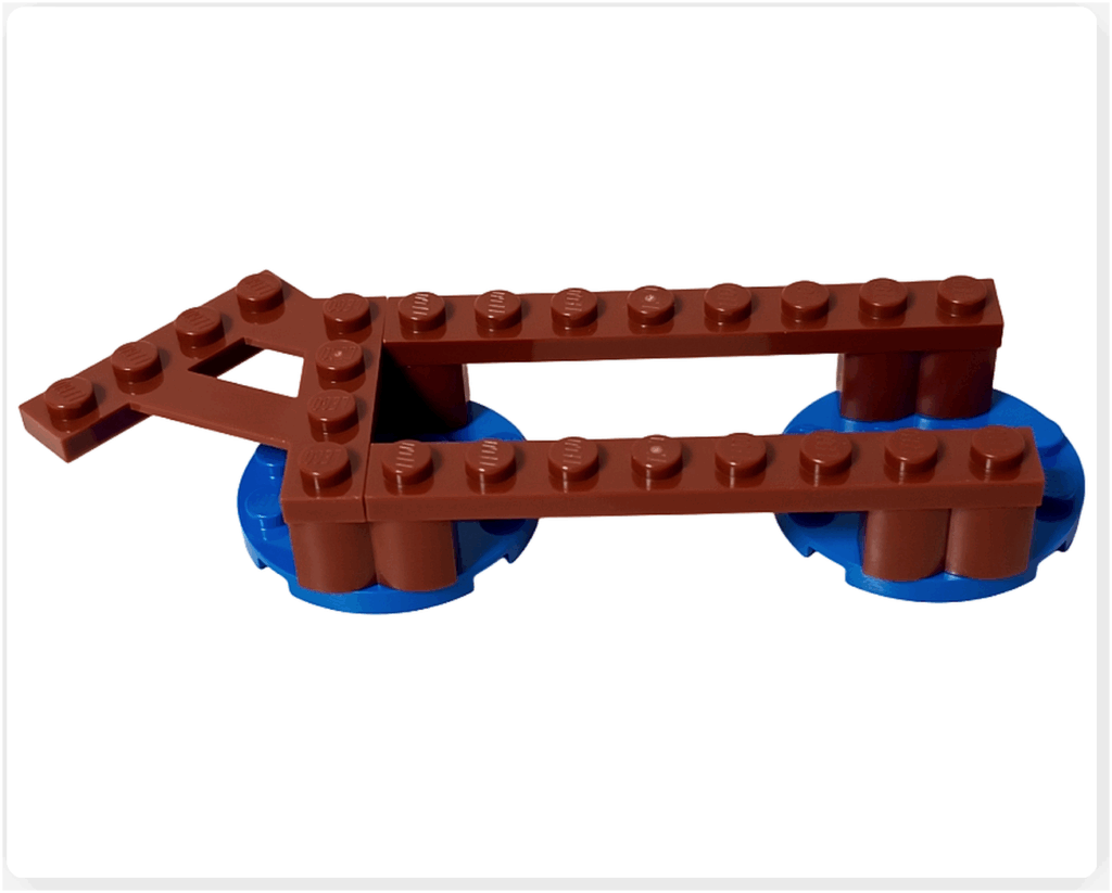 レゴ ONE PIECE 75636「フーシャ村」の桟橋基礎を組み立てた状態。青い丸タイルで水面を表し、その上にブラウンの梁パーツが配置され、海辺に伸びる桟橋の土台が形作られている様子。