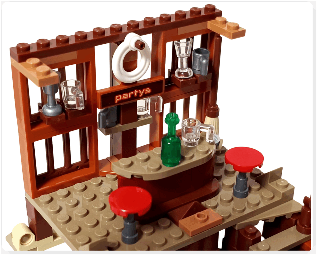 レゴ ONE PIECE 75636「フーシャ村」でカウンター付近を組み立てた工程。棚にコップや瓶が並び、中央にはカーブしたカウンターが完成。酒場としての雰囲気が立ち上がり始めた状態。