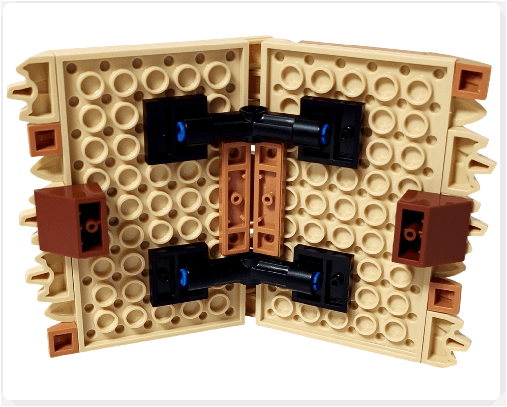 レゴ ONE PIECE 75636「フーシャ村」の組み立てた屋根パネルを固定ジョイントに接続した裏側の状態。強固に取り付けられつつ、簡単に持ち上げて外せる構造になっている。