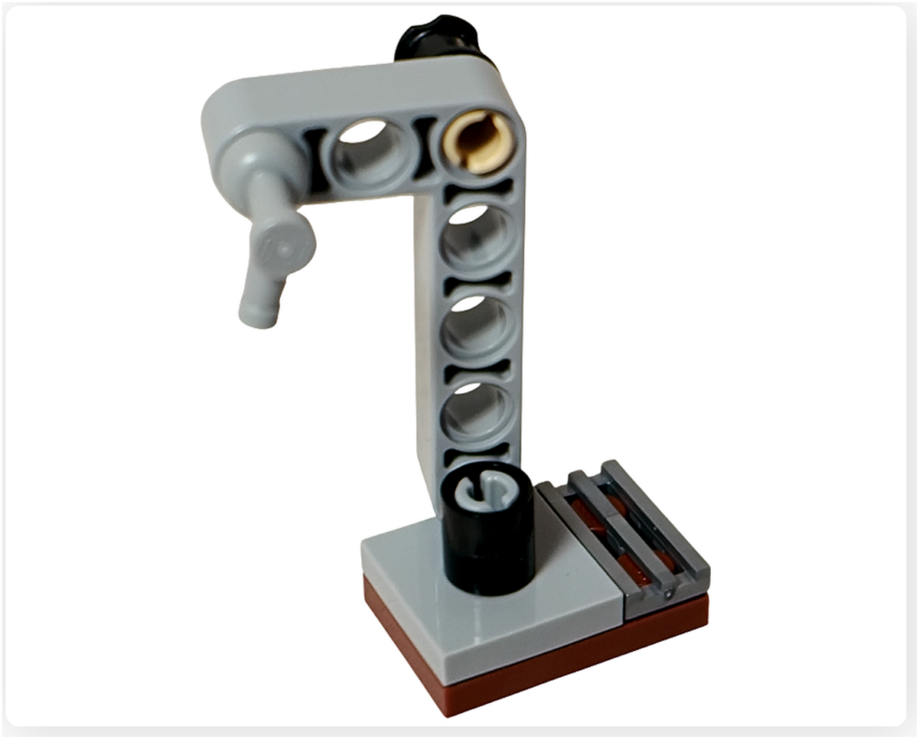 LEGO スター・ウォーズ 75418 アドベントカレンダー2025のクレーン完成モデルを反対側から撮影。支柱や可動アームの配置が確認できる。