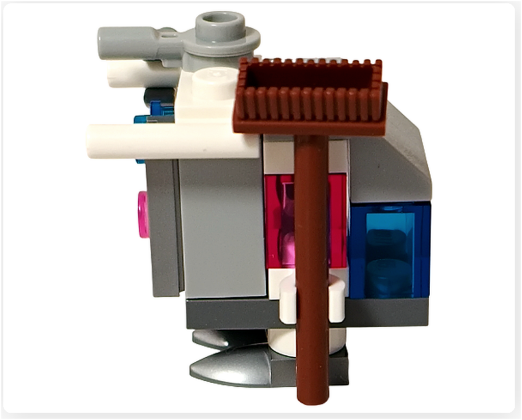 LEGO スター・ウォーズ 75418 アドベントカレンダー2025に含まれるゴンク・ドロイドのミニビルド左側面写真。側面に取り付けられたブラシ状パーツと、青およびピンクの半透明パーツ配置が確認できる。