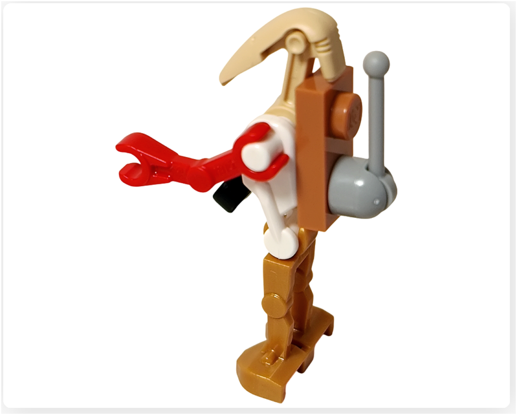 レゴ スター・ウォーズ 75418のスクラップ・バトル・ドロイド背面写真。赤や白の腕部、通信ユニット、異色パーツが背中側で無理に接続され、損傷と修復を繰り返してきた戦闘ドロイドの履歴が読み取れる構成。